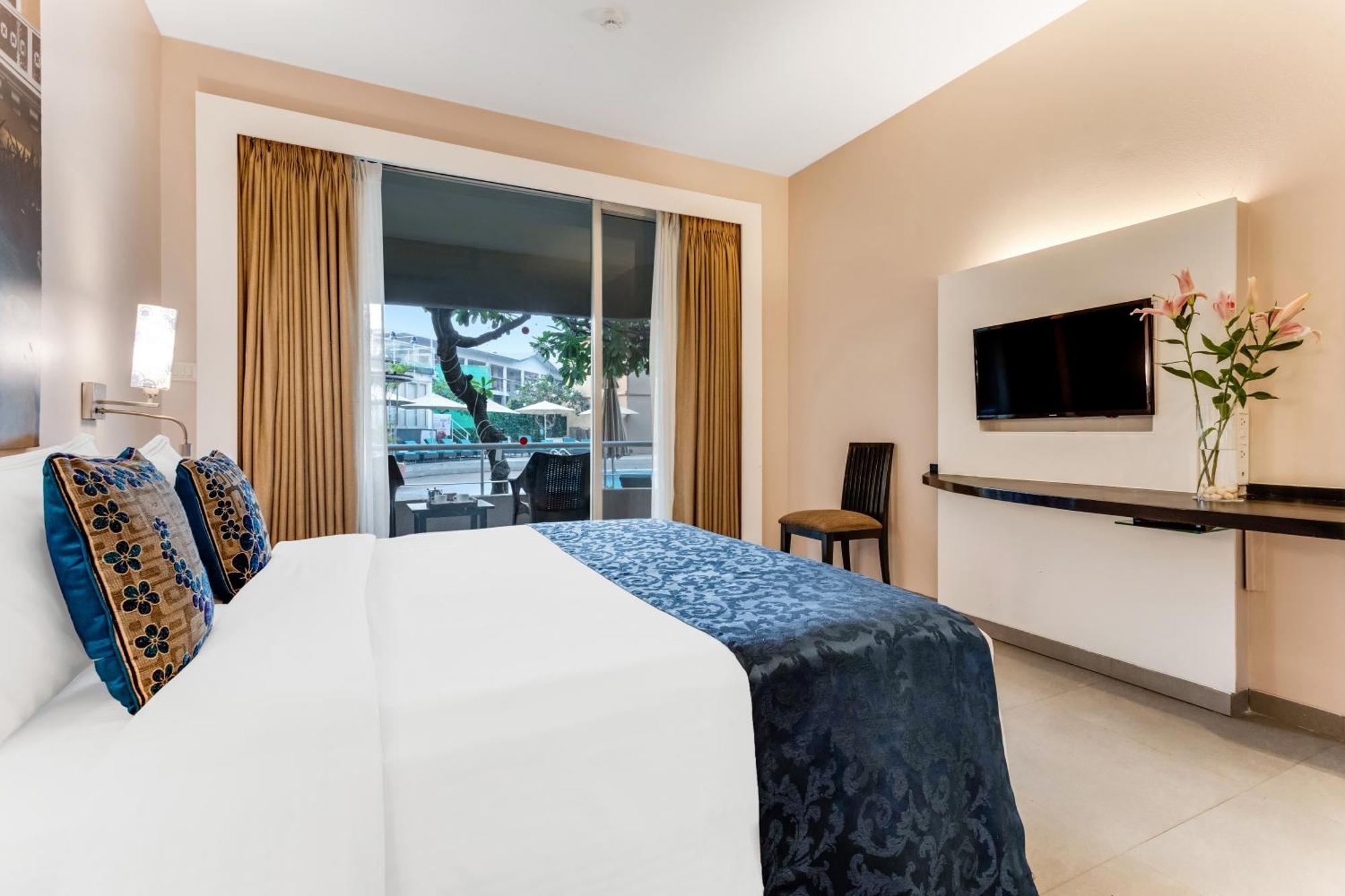 Whispering Palms Beach Resort Candolim Exterior photo