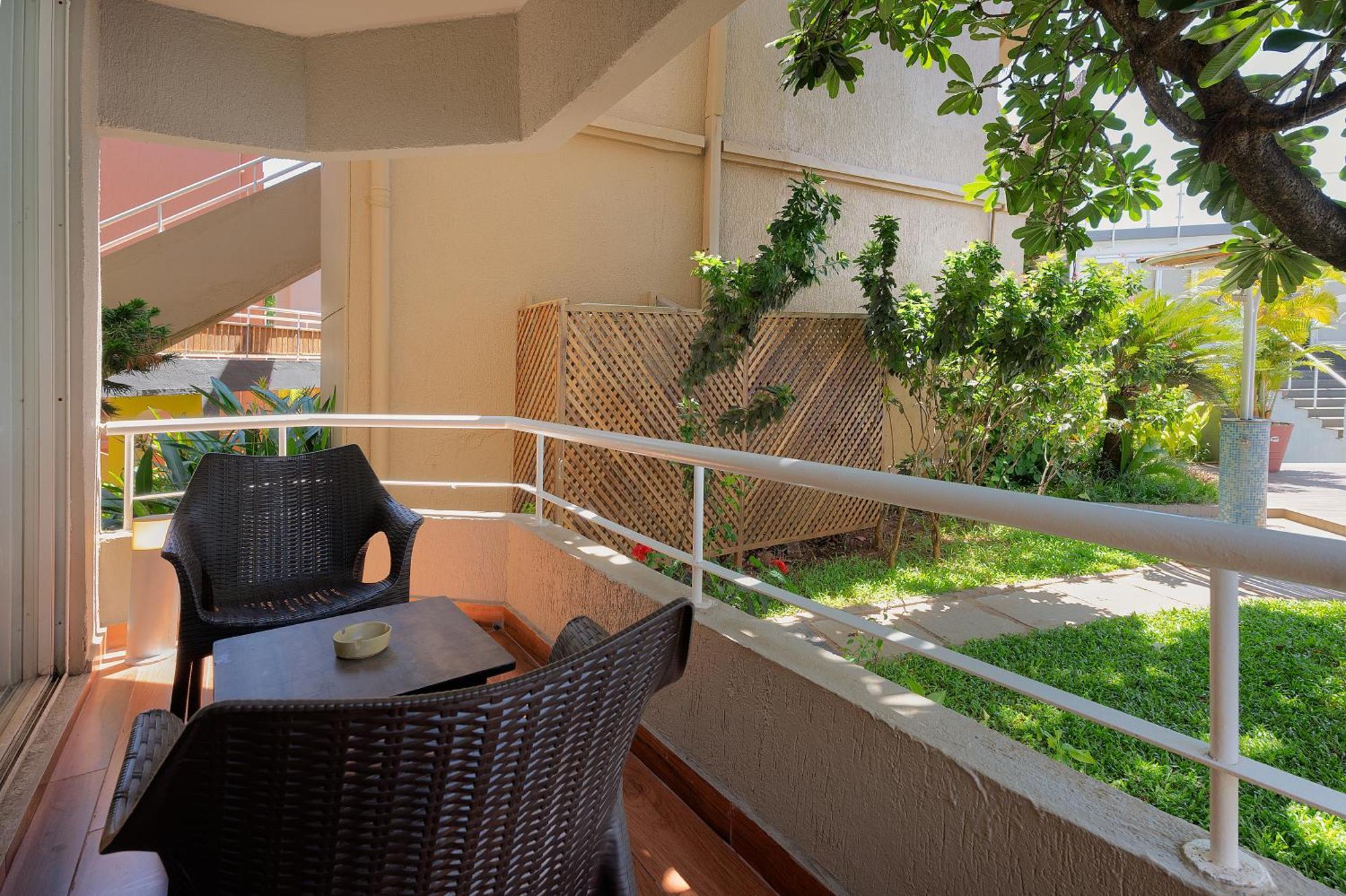 Whispering Palms Beach Resort Candolim Exterior photo