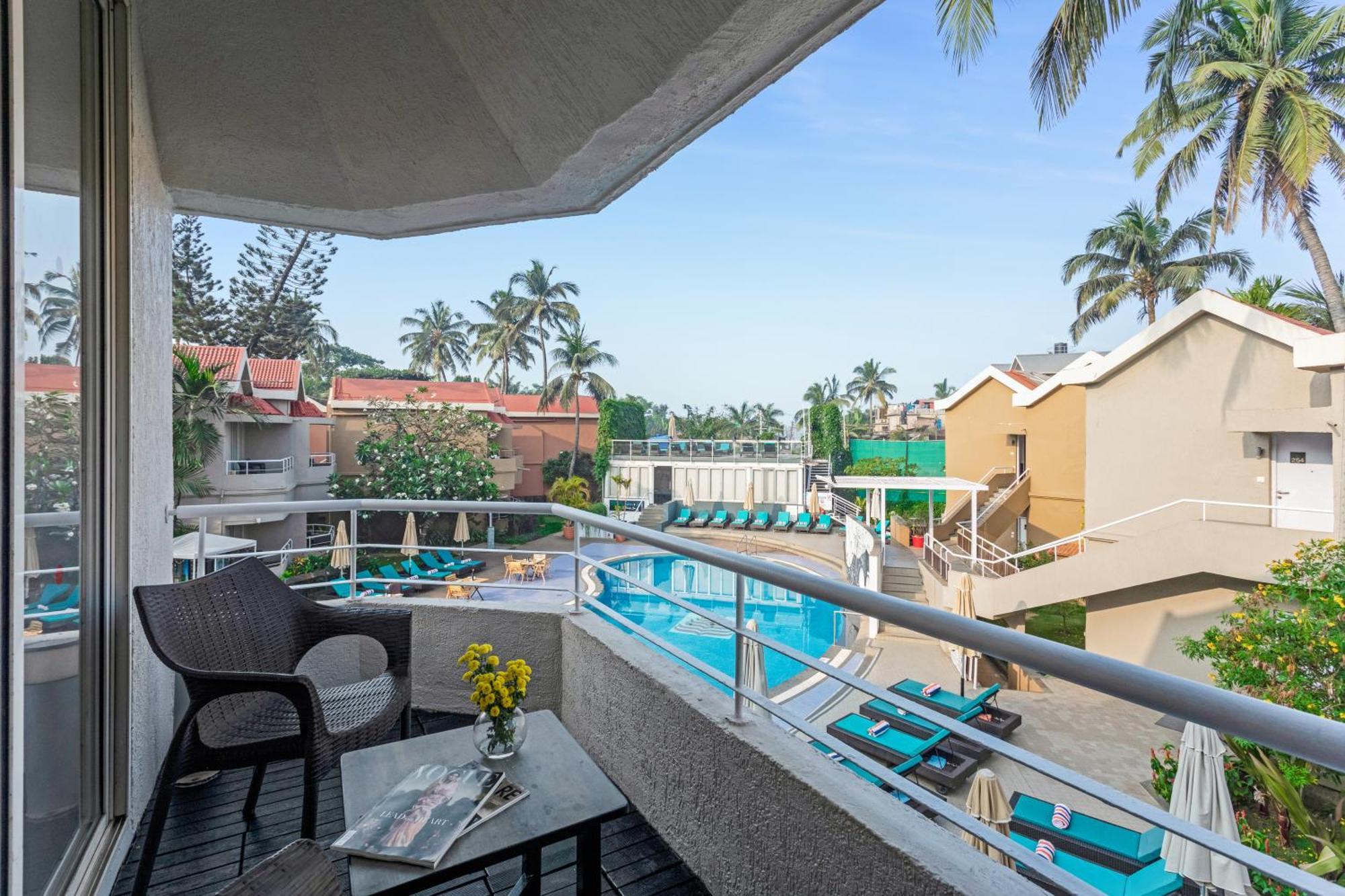 Whispering Palms Beach Resort Candolim Exterior photo