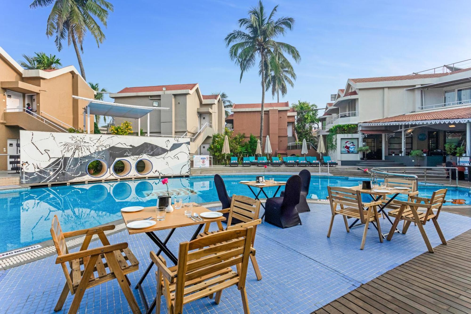 Whispering Palms Beach Resort Candolim Exterior photo