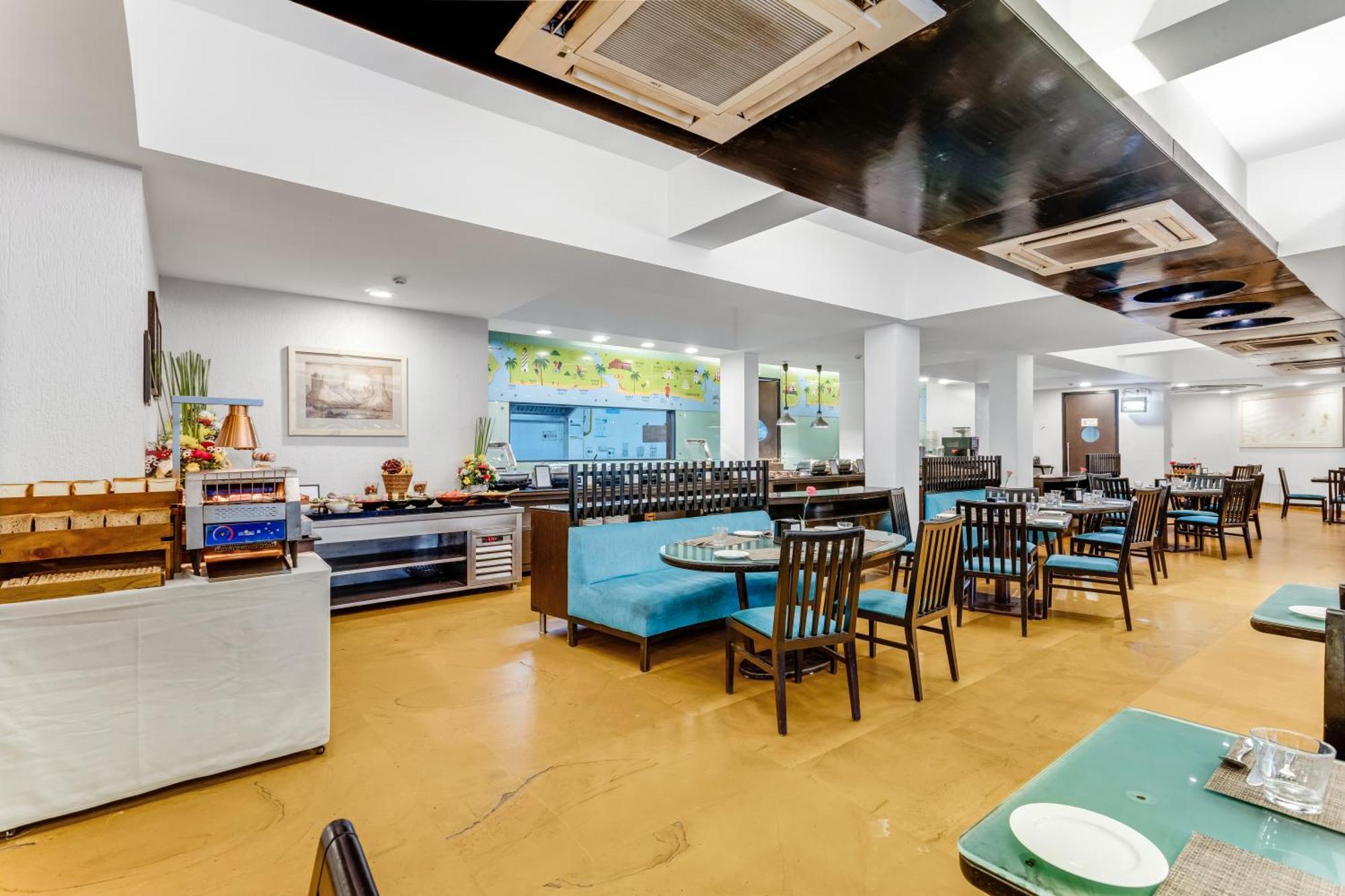 Whispering Palms Beach Resort Candolim Exterior photo