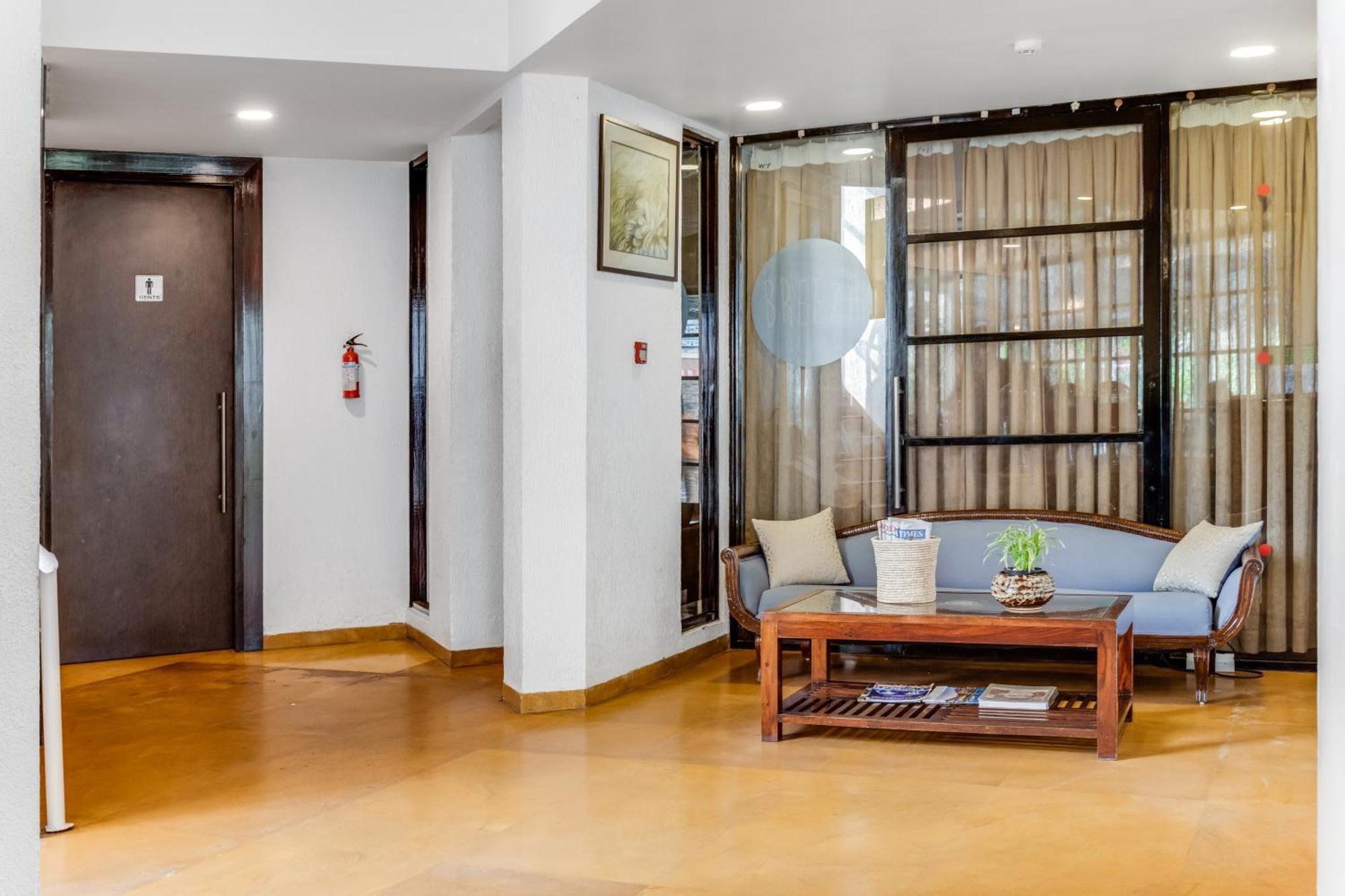 Whispering Palms Beach Resort Candolim Exterior photo