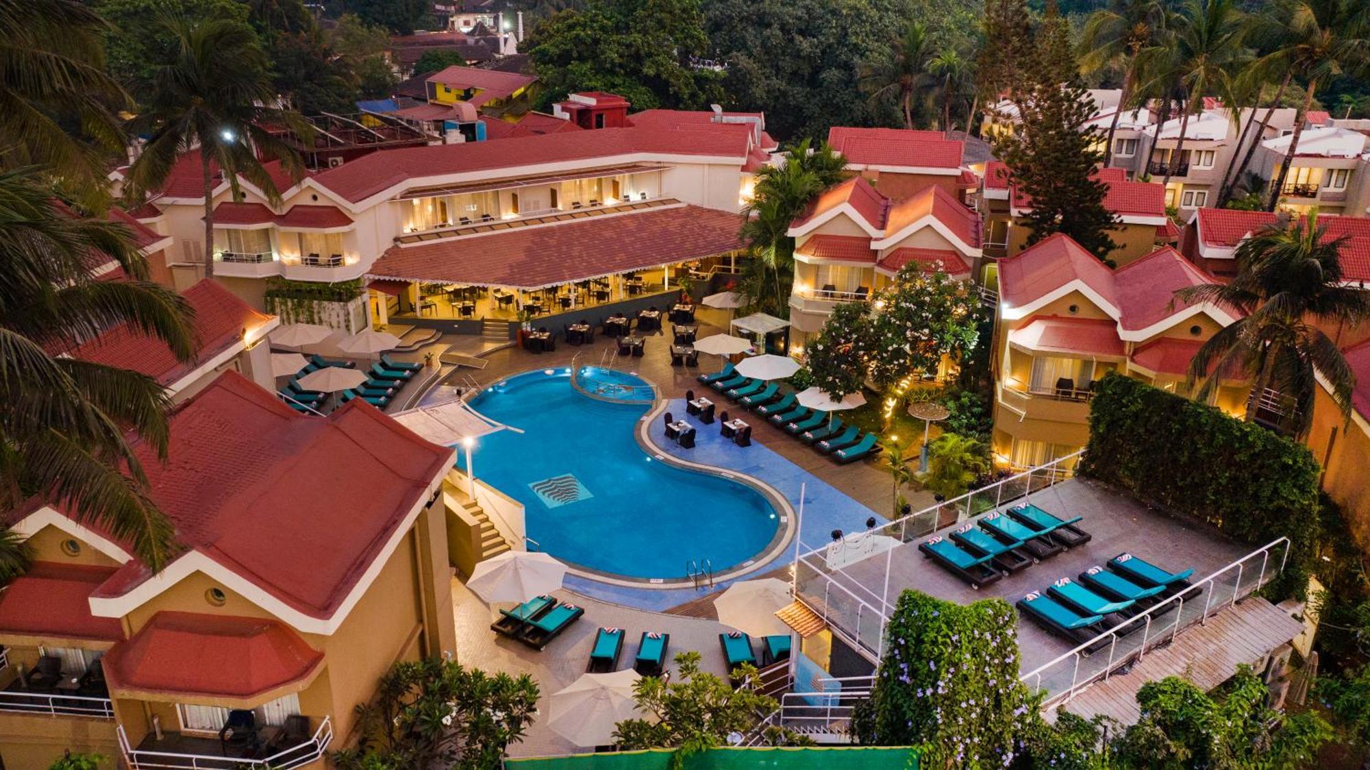 Whispering Palms Beach Resort Candolim Exterior photo